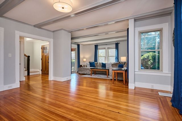 11 Glendale St, Easthampton, MA 01027