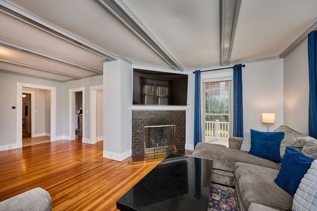 11 Glendale St, Easthampton, MA 01027