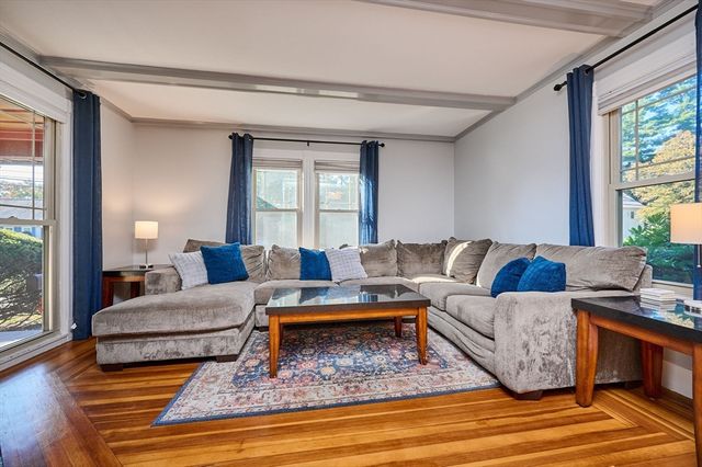 11 Glendale St, Easthampton, MA 01027