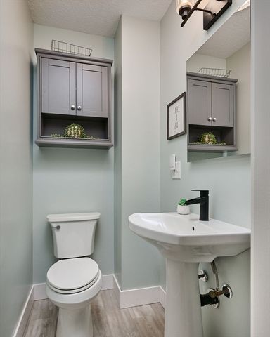 11 Glendale St, Easthampton, MA 01027