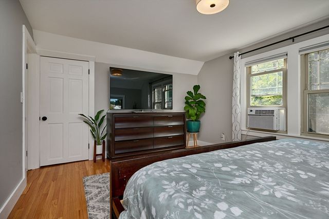 11 Glendale St, Easthampton, MA 01027