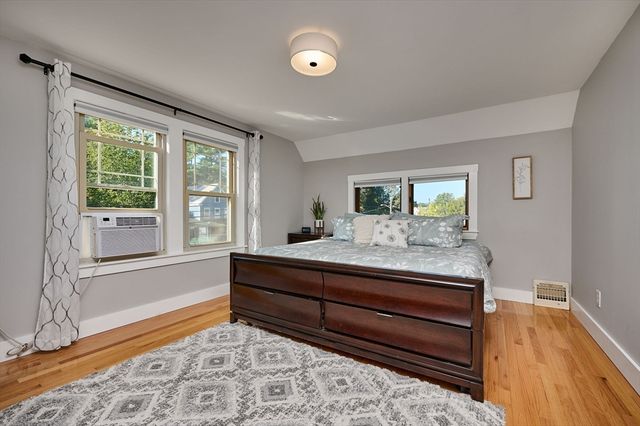 11 Glendale St, Easthampton, MA 01027