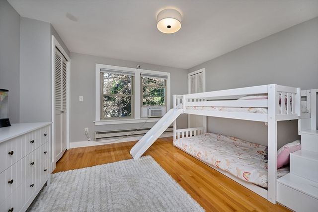 11 Glendale St, Easthampton, MA 01027