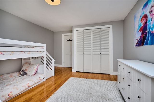 11 Glendale St, Easthampton, MA 01027