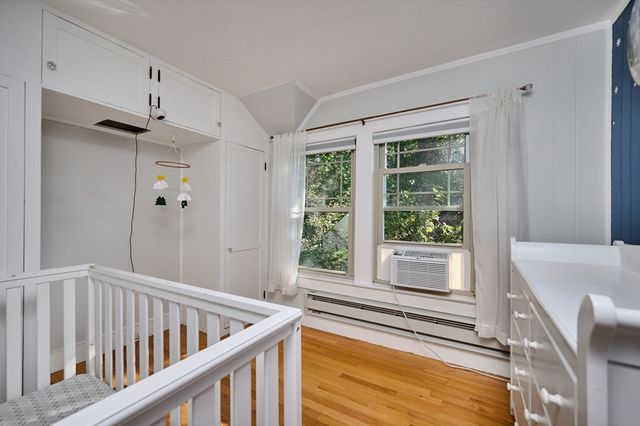 11 Glendale St, Easthampton, MA 01027
