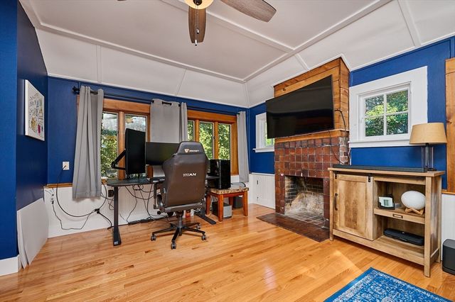 11 Glendale St, Easthampton, MA 01027