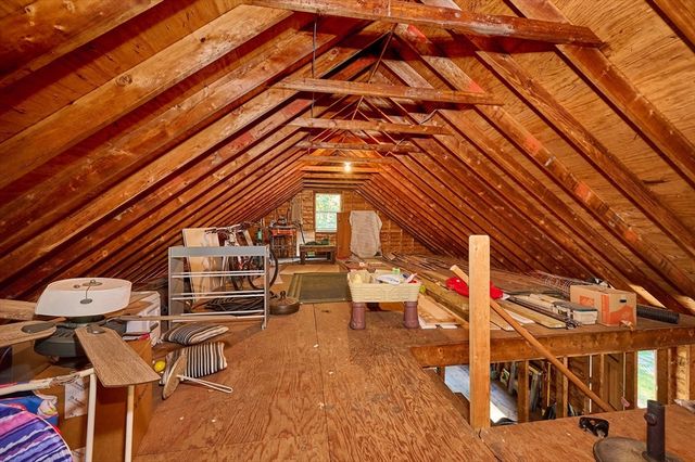 11 Glendale St, Easthampton, MA 01027