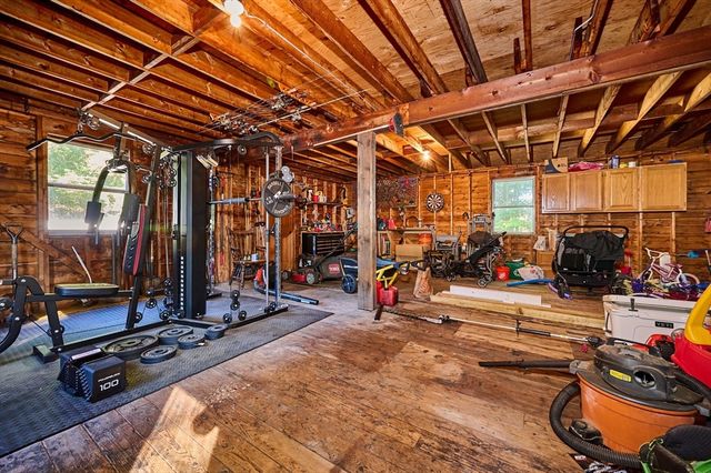 11 Glendale St, Easthampton, MA 01027