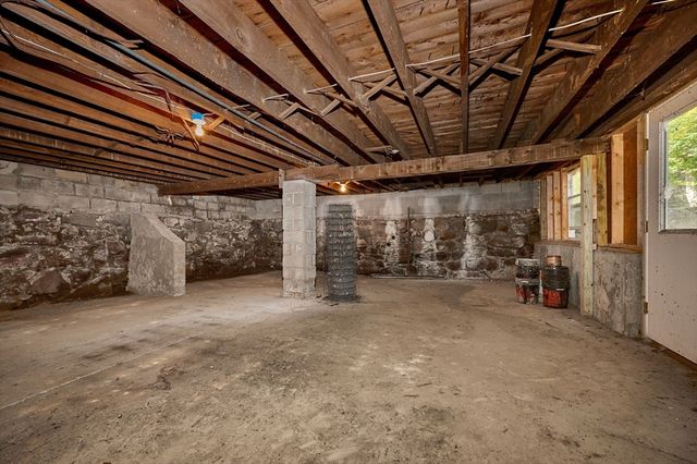 11 Glendale St, Easthampton, MA 01027