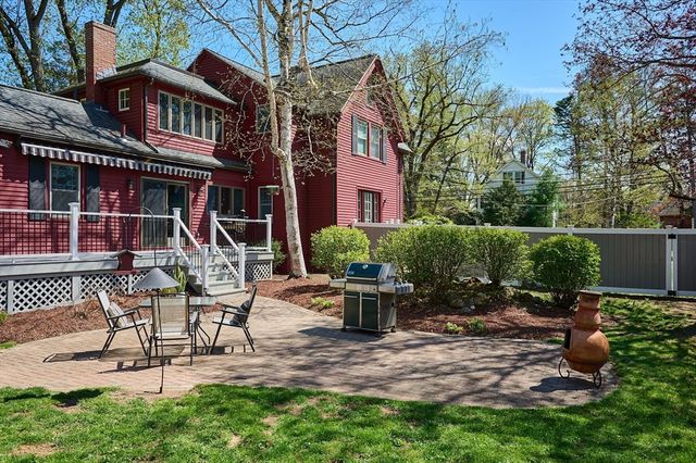 11 Glendale St, Easthampton, MA 01027
