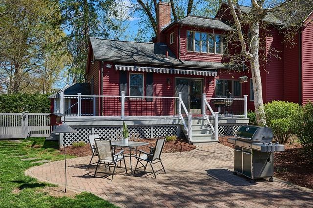 11 Glendale St, Easthampton, MA 01027