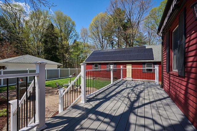 11 Glendale St, Easthampton, MA 01027