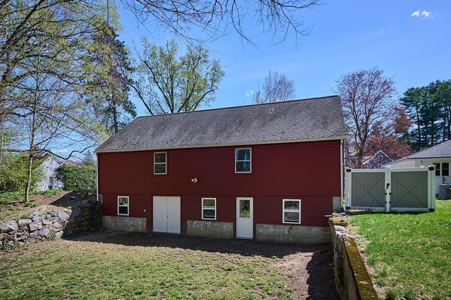 11 Glendale St, Easthampton, MA 01027