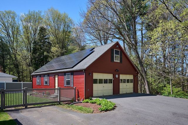 11 Glendale St, Easthampton, MA 01027