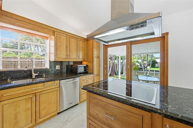 1625 SW 5th Ct, Fort Lauderdale, FL 33312