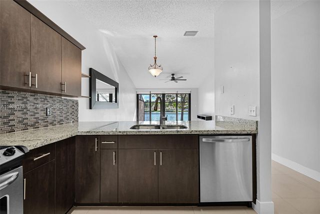 1261 NW 122nd Ter 1261, Pembroke Pines, FL 33026