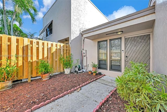 1261 NW 122nd Ter 1261, Pembroke Pines, FL 33026