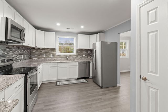 121 Franklin Street, Holly Hill, SC 29059