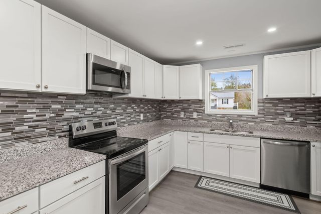 121 Franklin Street, Holly Hill, SC 29059