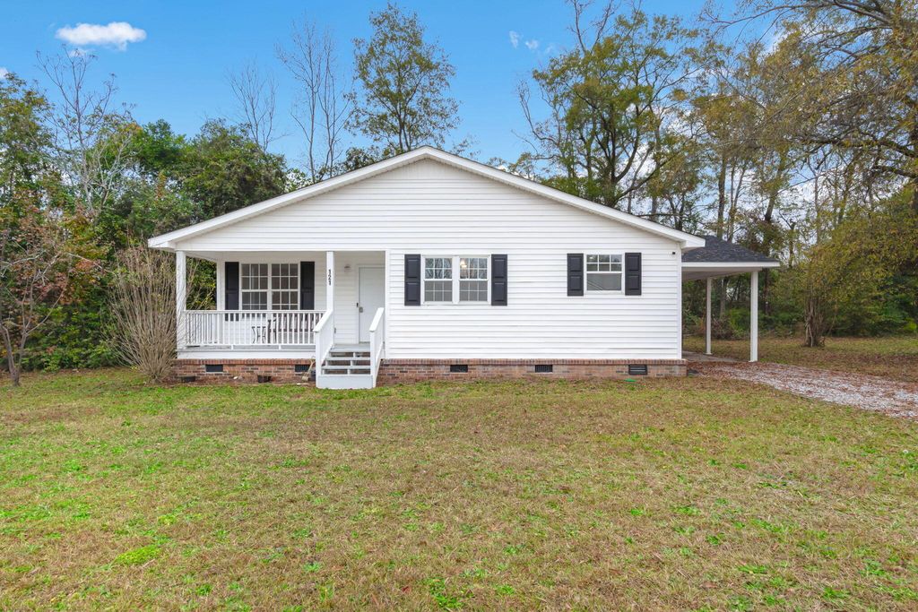 121 Franklin Street, Holly Hill, SC 29059