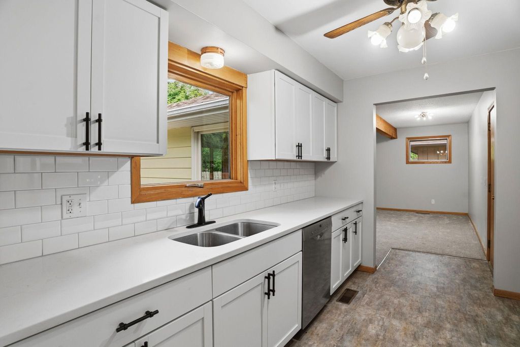 4041 Jersey Avenue N, Crystal, MN 55427
