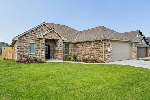 209 NW Pine Avenue, Cache, OK 73527