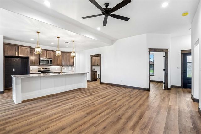 209 NW Pine Avenue, Cache, OK 73527
