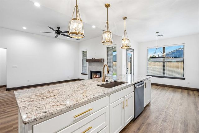 209 NW Pine Avenue, Cache, OK 73527