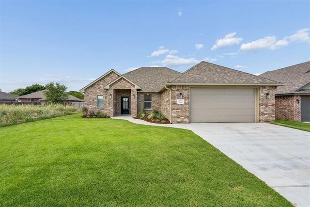 209 NW Pine Avenue, Cache, OK 73527