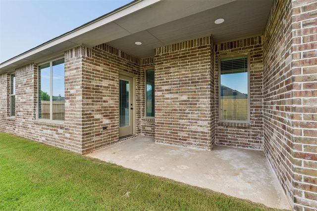 209 NW Pine Avenue, Cache, OK 73527