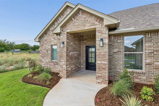 209 NW Pine Avenue, Cache, OK 73527