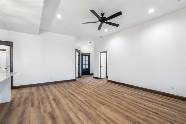 209 NW Pine Avenue, Cache, OK 73527