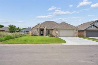 209 NW Pine Avenue, Cache, OK 73527