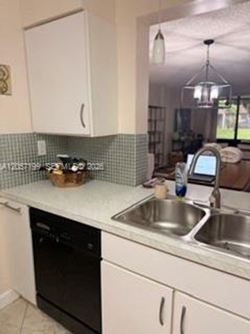 140 SW 96th Terrace 102, Plantation, FL 33324