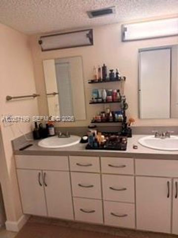 140 SW 96th Terrace 102, Plantation, FL 33324