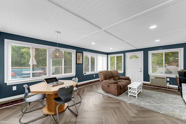 319 Greenridge Drive Nw, City Of Walker, MI 49544