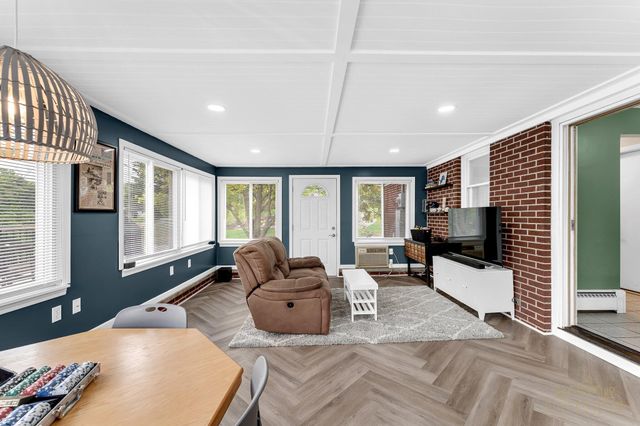 319 Greenridge Drive Nw, City Of Walker, MI 49544