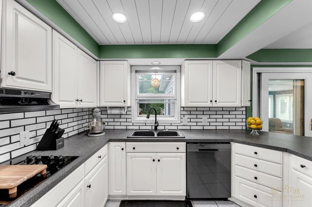 319 Greenridge Drive Nw, City Of Walker, MI 49544