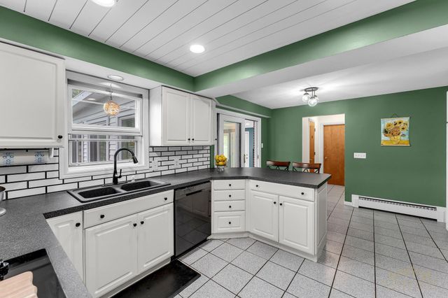 319 Greenridge Drive Nw, City Of Walker, MI 49544