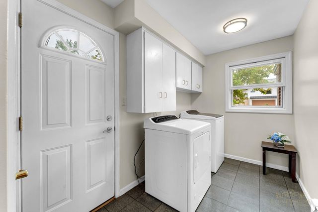 319 Greenridge Drive Nw, City Of Walker, MI 49544