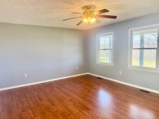 521 Clearcreek Road, Irvine, KY 40336