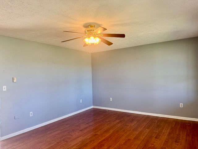 521 Clearcreek Road, Irvine, KY 40336