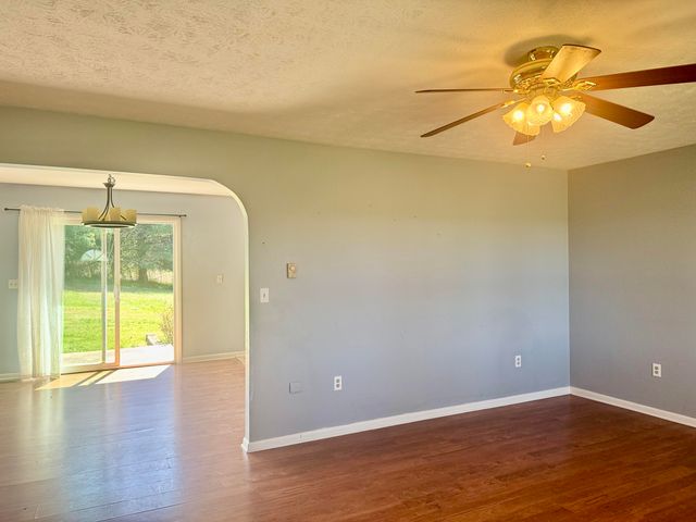 521 Clearcreek Road, Irvine, KY 40336