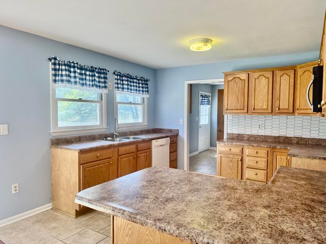 521 Clearcreek Road, Irvine, KY 40336