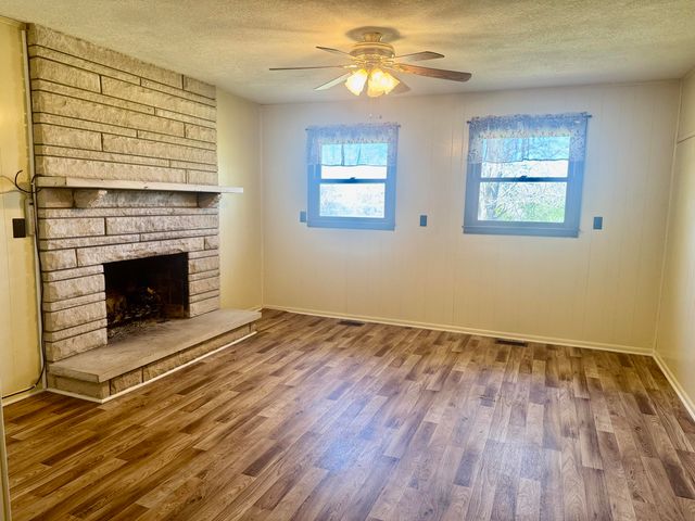 521 Clearcreek Road, Irvine, KY 40336