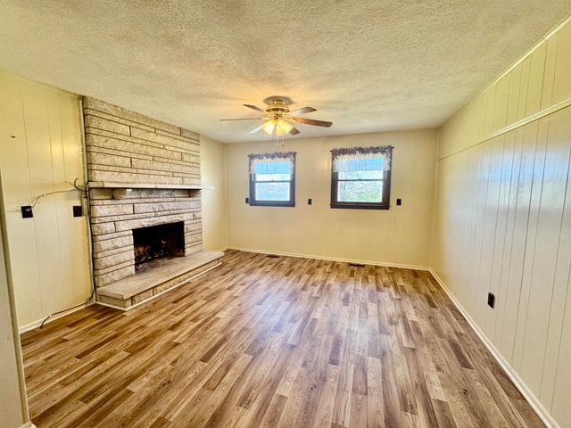 521 Clearcreek Road, Irvine, KY 40336