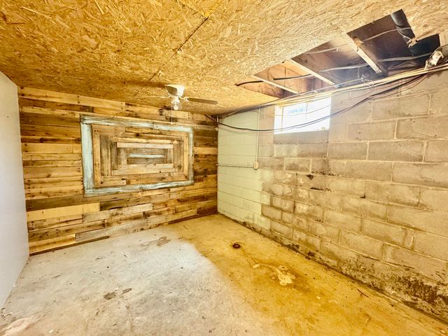 521 Clearcreek Road, Irvine, KY 40336