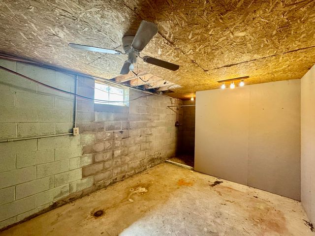 521 Clearcreek Road, Irvine, KY 40336
