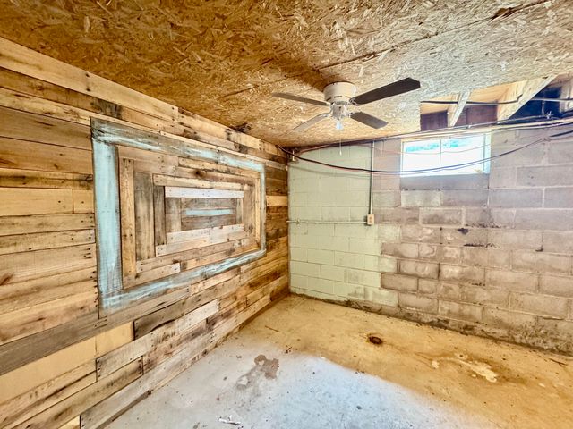521 Clearcreek Road, Irvine, KY 40336
