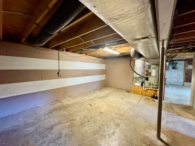 521 Clearcreek Road, Irvine, KY 40336